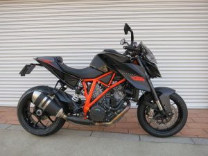 KTM 1290 SUPER DUKE R 用 バリアブル スクリーン